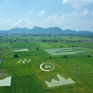 Campo verde com gráficos sobrepostos